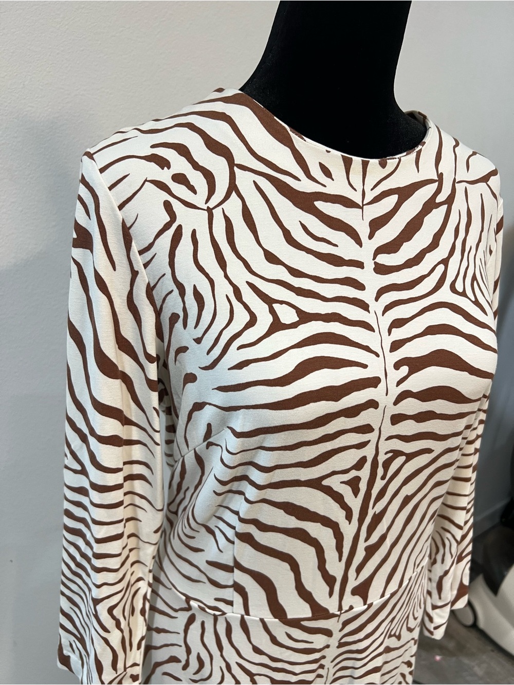 J McLaughlin for Dillard’s Zebra Print Dress Brown Cream Knit A-Line Small - Picture 3 of 8